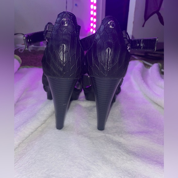 GUESS Zipper heals. |Color black|Size 7 women’s. Very stylish - Picture 2 of 5